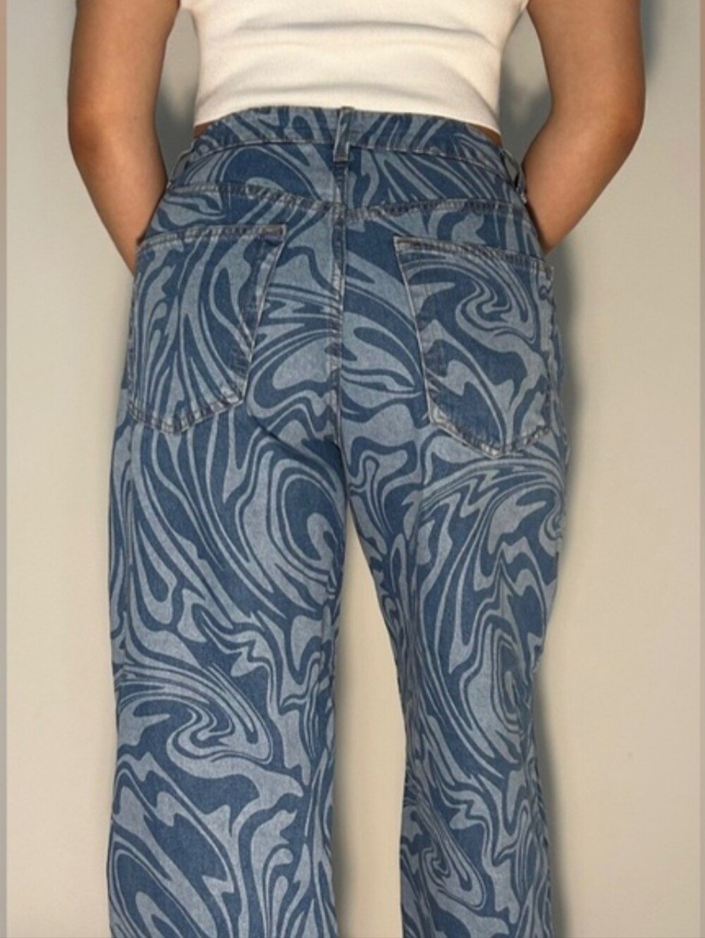 H&M Blue Swirl-Print Relaxed Jeans - Picture 10 of 10